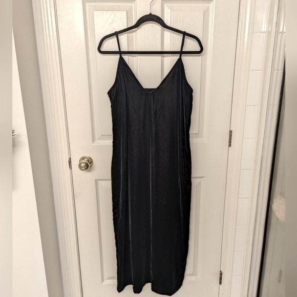 Old Navy Velvet Slip Dress, New With Tags Size L, Little Black Dress, Holiday - Picture 1 of 6